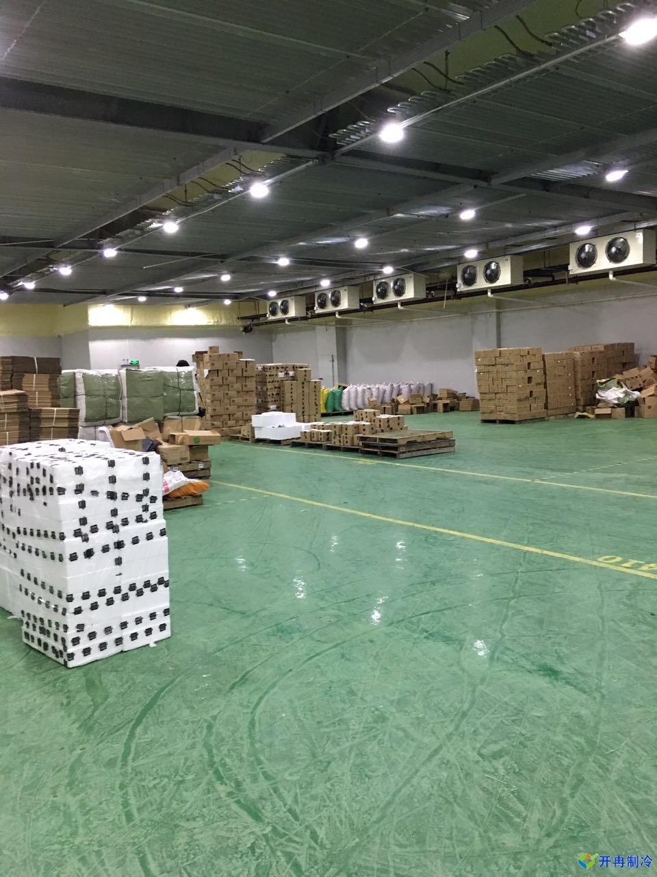 上海開冉制冷為客戶建設(shè)的食品冷藏庫(kù)案例冷庫(kù)內(nèi)景